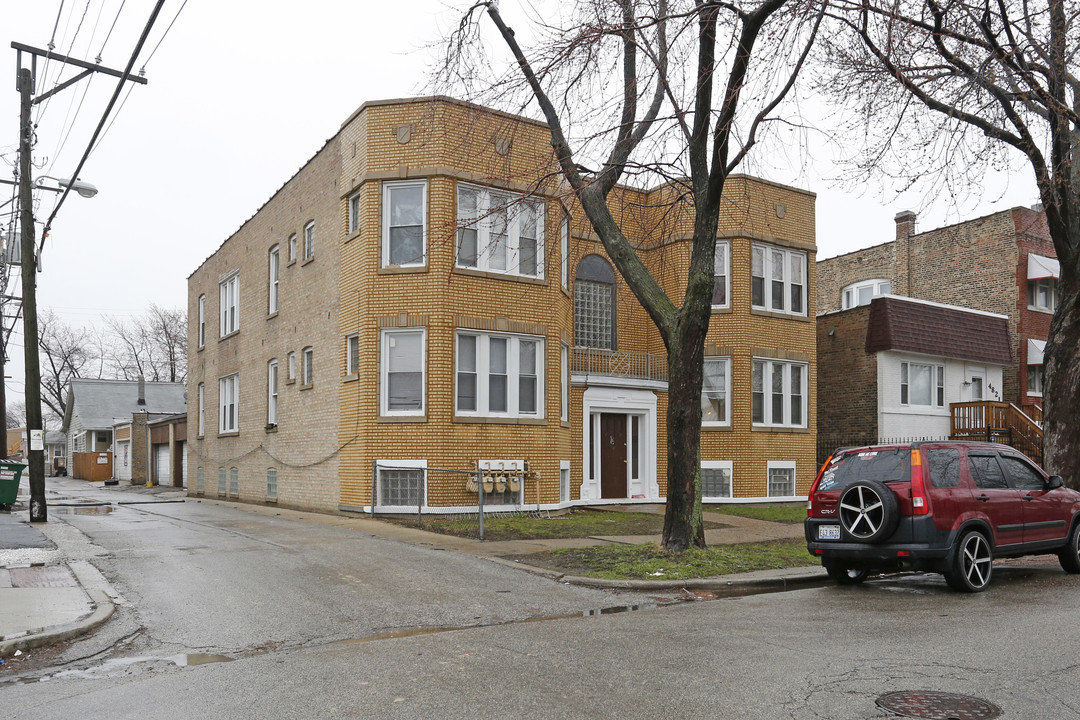 4815-4817 W Drummond Pl in Chicago, IL - Building Photo