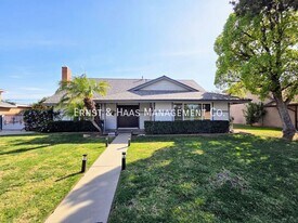 926 E Bastanchury Rd in Placentia, CA - Building Photo