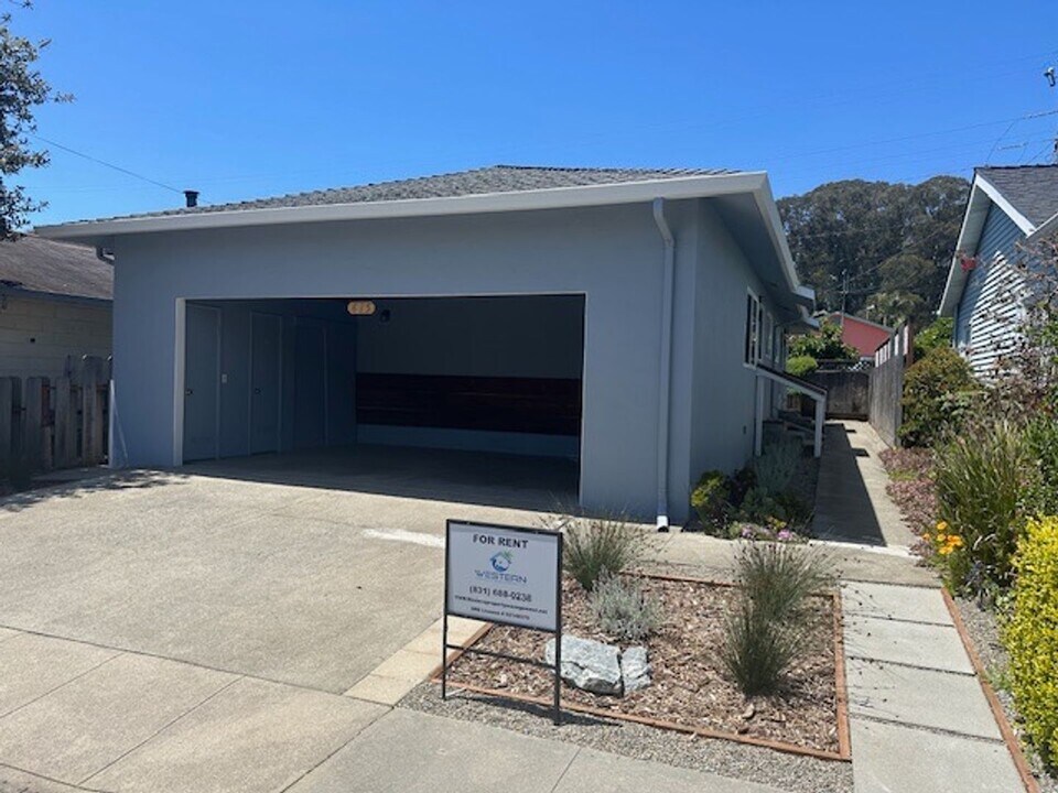 615 Gilroy Dr in Capitola, CA - Building Photo