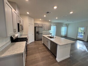 3829 Thea Dr in Redding, CA - Building Photo - Building Photo