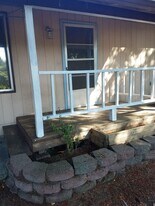 201 E Evergreen Dr in Shelton, WA - Building Photo