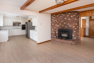 1214 NW Vicksburg Ave in Bend, OR - Building Photo - Building Photo