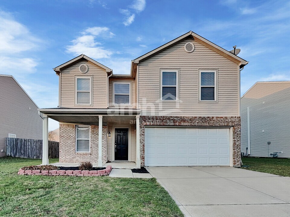 8436 Belle Union Dr in Camby, IN - Building Photo