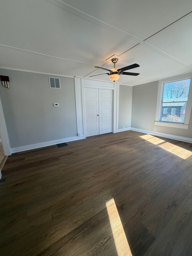 209 Kingsley Rd, Unit 1F