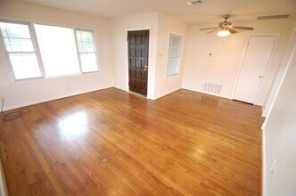 5822 Grape St in Houston, TX - Building Photo - Building Photo