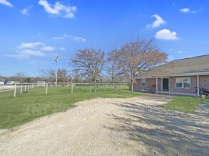 9801 Risky's Ranch Dr in College Station, TX - Building Photo - Building Photo