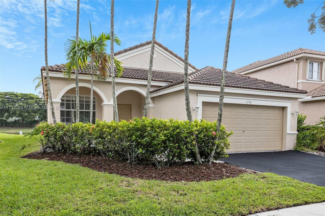 1736 Aspen Ln in Weston, FL - Building Photo