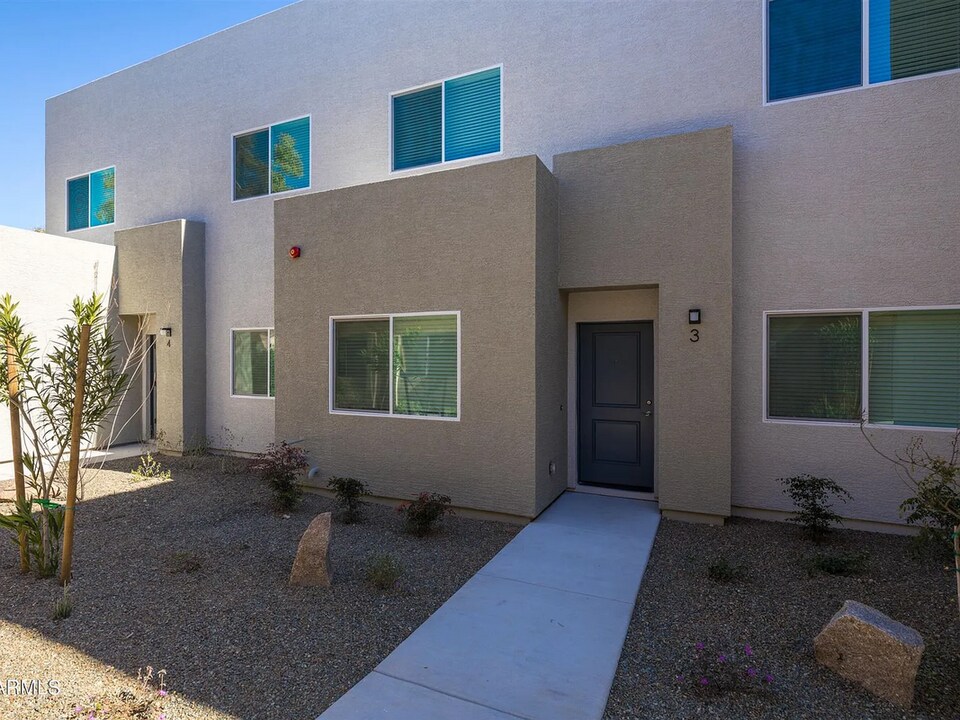 2842 E Tracy Ln in Phoenix, AZ - Building Photo