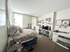 75 Hammond St, Unit 3 in Boston, MA - Foto de edificio - Building Photo