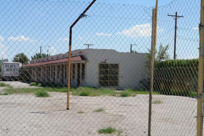 Pol Apartments in El Paso, TX - Building Photo - Building Photo