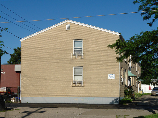 Kinsey Court in Kenmore, NY - Foto de edificio - Building Photo