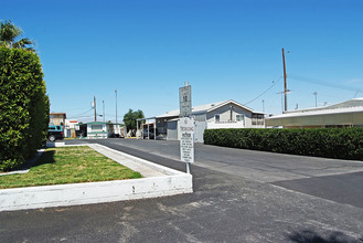 Capri Mobile Home Park in Las Vegas, NV - Foto de edificio - Building Photo