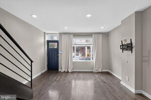 1911 S Lambert St in Philadelphia, PA - Building Photo