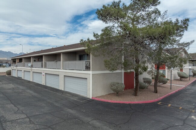 Azure Crest Townhomes in Las Vegas, NV - Foto de edificio - Building Photo