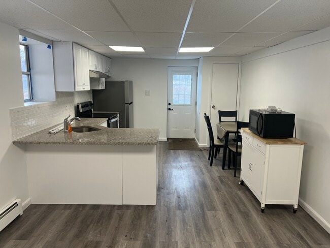 32 Midvale Ave, Unit 1