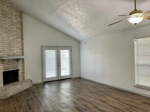 479 Lost Rock Dr in Webster, TX - Building Photo - Building Photo