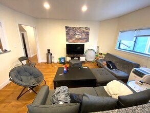 72 Ashford St, Unit 2 in Boston, MA - Foto de edificio - Building Photo