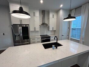 126 Pacer Pl in Atlanta, GA - Building Photo - Building Photo