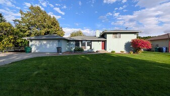 5717 S Ferrall St in Spokane, WA - Building Photo