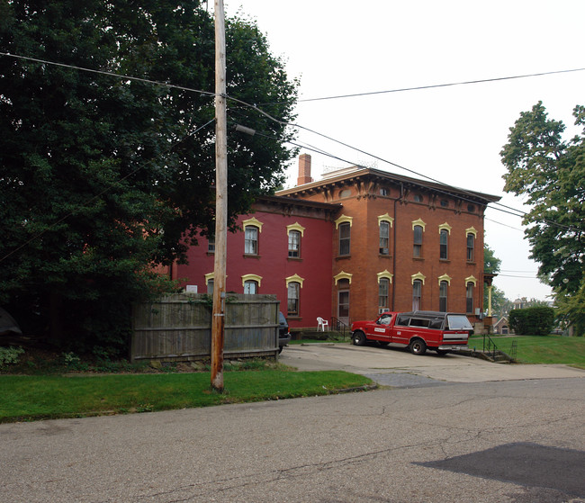 120 4th St NE in Massillon, OH - Building Photo - Building Photo