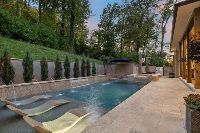1323 Harding Pl in Nashville, TN - Building Photo - Building Photo