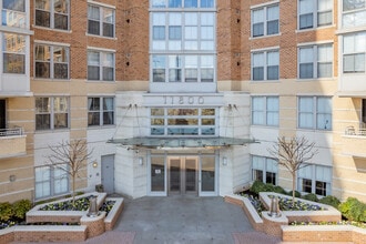 Carlton House @ Reston Town Center in Reston, VA - Building Photo - Building Photo
