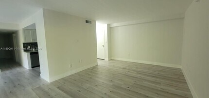 10641 SW 108th Ave in Miami, FL - Building Photo - Building Photo