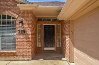 6327 Drake Elm Dr in Sugar Land, TX - Building Photo - Building Photo
