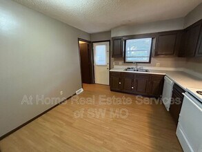 621 Meadowview Dr in Nixa, MO - Building Photo - Building Photo