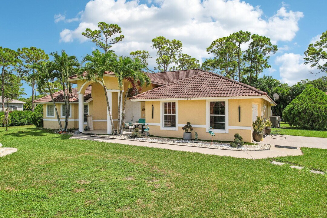 15056 Temple Blvd in Westlake, FL - Building Photo