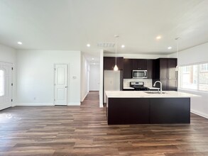 1057 Circle City Dr in Corona, CA - Building Photo - Building Photo