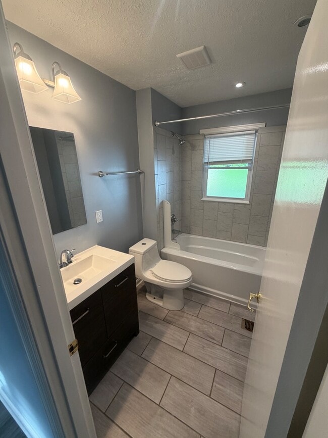 11813 Pierce Way in Louisville, KY - Building Photo - Building Photo