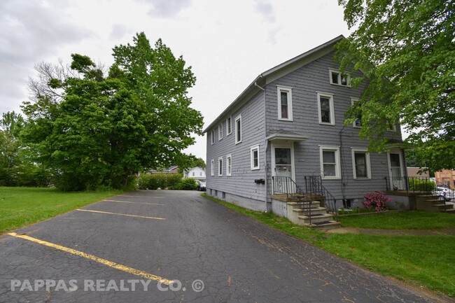 2219-2221 4th St in Cuyahoga Falls, OH - Building Photo - Building Photo