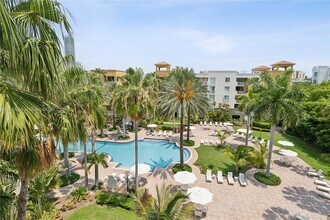 100 Meridian Ave, Unit 244 in Miami Beach, FL - Building Photo - Building Photo