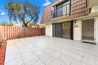 146 Heritage Way in West Palm Beach, FL - Building Photo - Building Photo