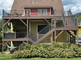 27 Clemmons St in Asheville, NC - Building Photo