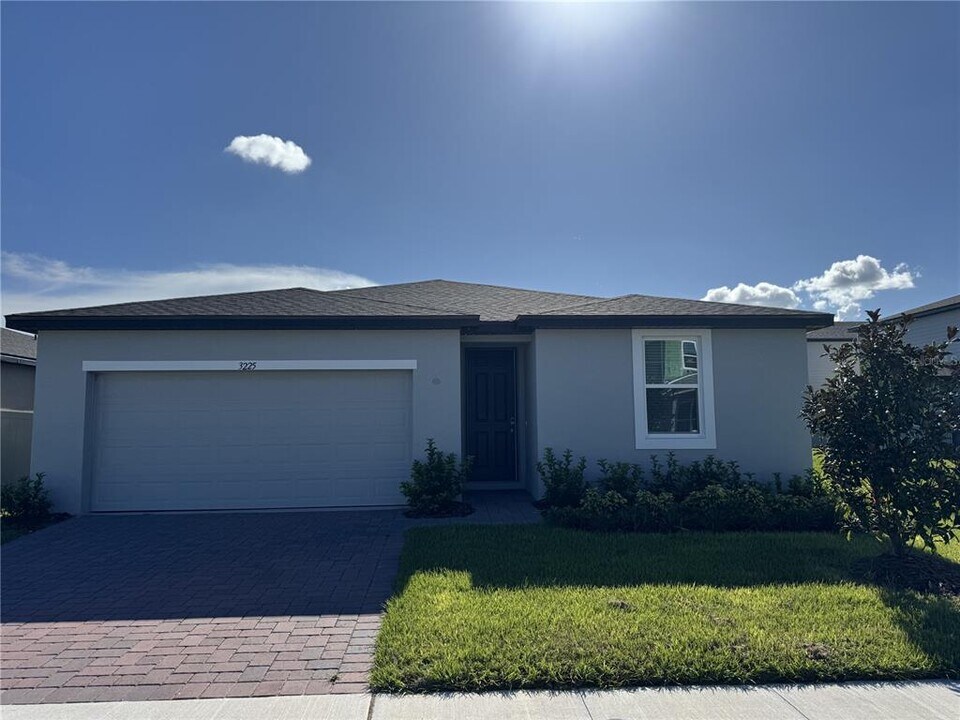 3225 Viceroy Ct in Poinciana, FL - Building Photo