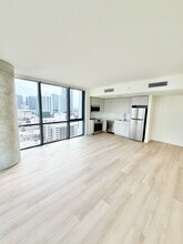 141 NE 2nd St, Unit 2002 in Miami, FL - Foto de edificio - Building Photo