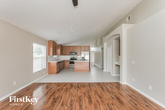 1523 Sweetspire Dr in Trinity, FL - Foto de edificio - Building Photo