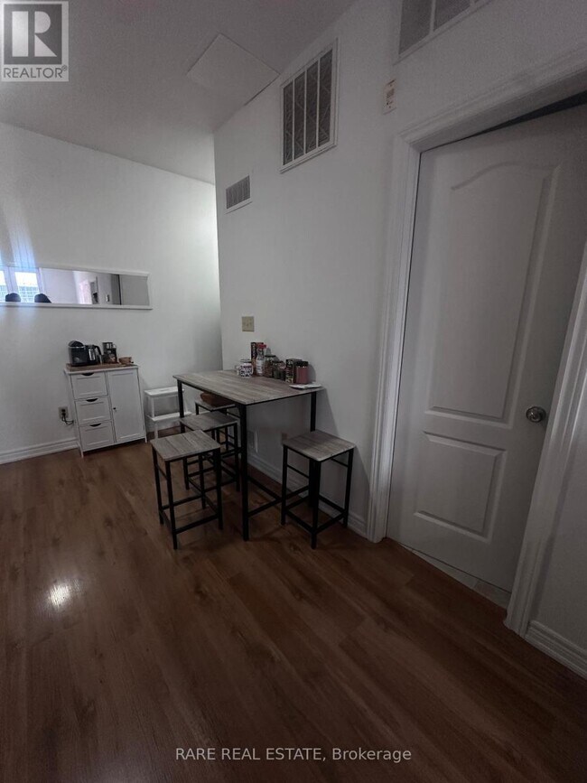 198 Augusta Ave in Toronto, ON - Building Photo - Building Photo