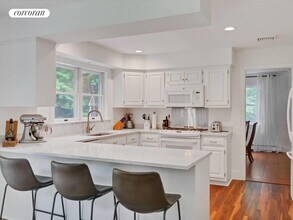 65 Glenview Dr in Southampton, NY - Foto de edificio - Building Photo