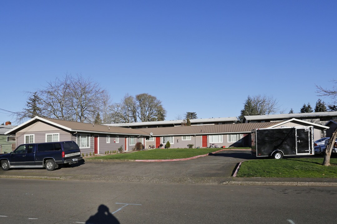 Brookside Manor in Salem, OR - Foto de edificio