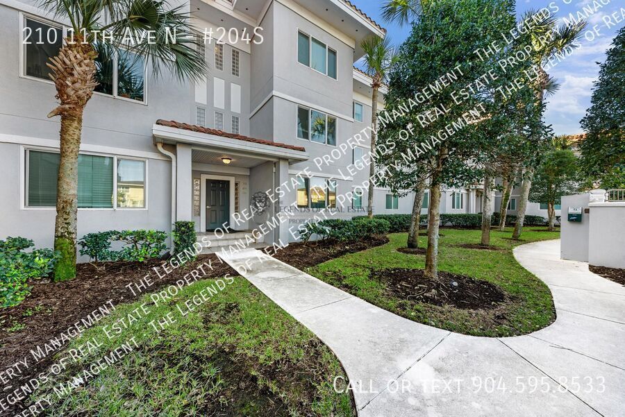 210 11th Ave N in Jacksonville Beach, FL - Building Photo