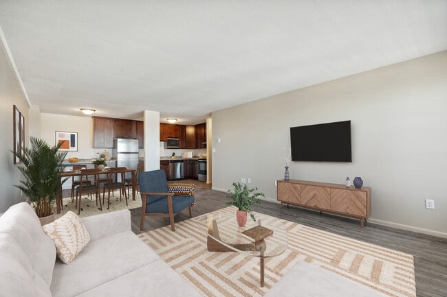 The Shores in Minneapolis, MN - Building Photo - Building Photo