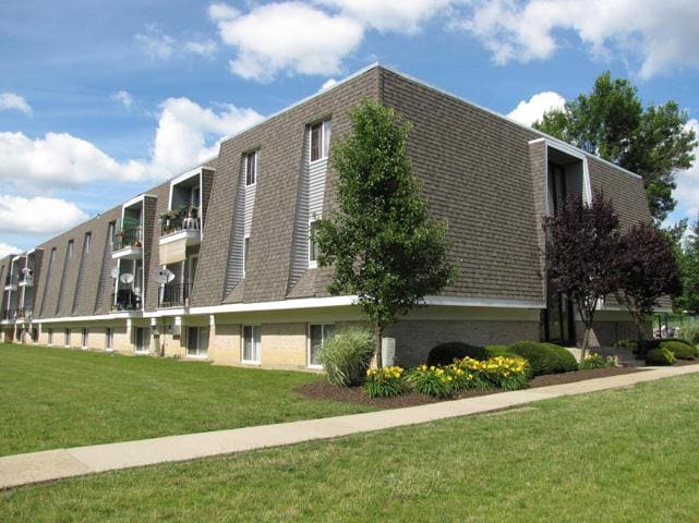 The Meadows of Boardman in Youngstown, OH - Building Photo