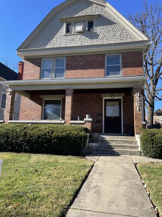 3561 Edwards Rd in Cincinnati, OH - Building Photo