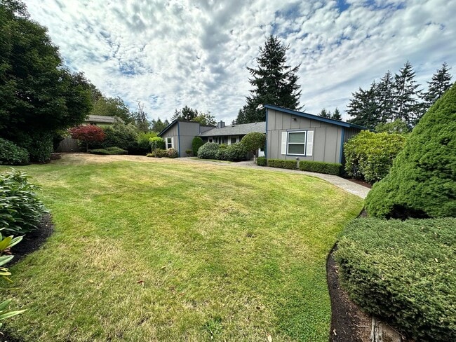 8106-8108-8108 41st St Ct W in University Place, WA - Building Photo - Building Photo
