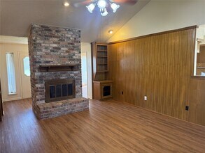 214 Kings Ct in Stafford, TX - Building Photo - Building Photo