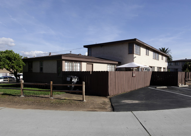 Burroughs Street Apartments in San Diego, CA - Building Photo - Building Photo