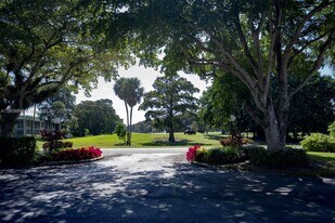 4017 N Cypress Dr in Pompano Beach, FL - Building Photo